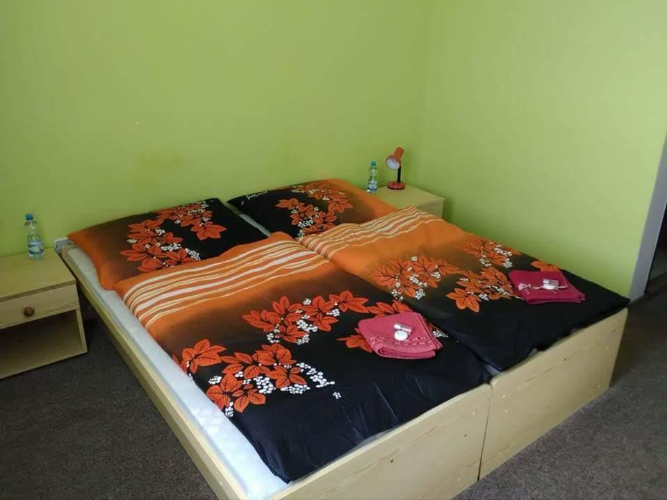 Hotel Modra Hvezda Sadská Dış mekan fotoğraf