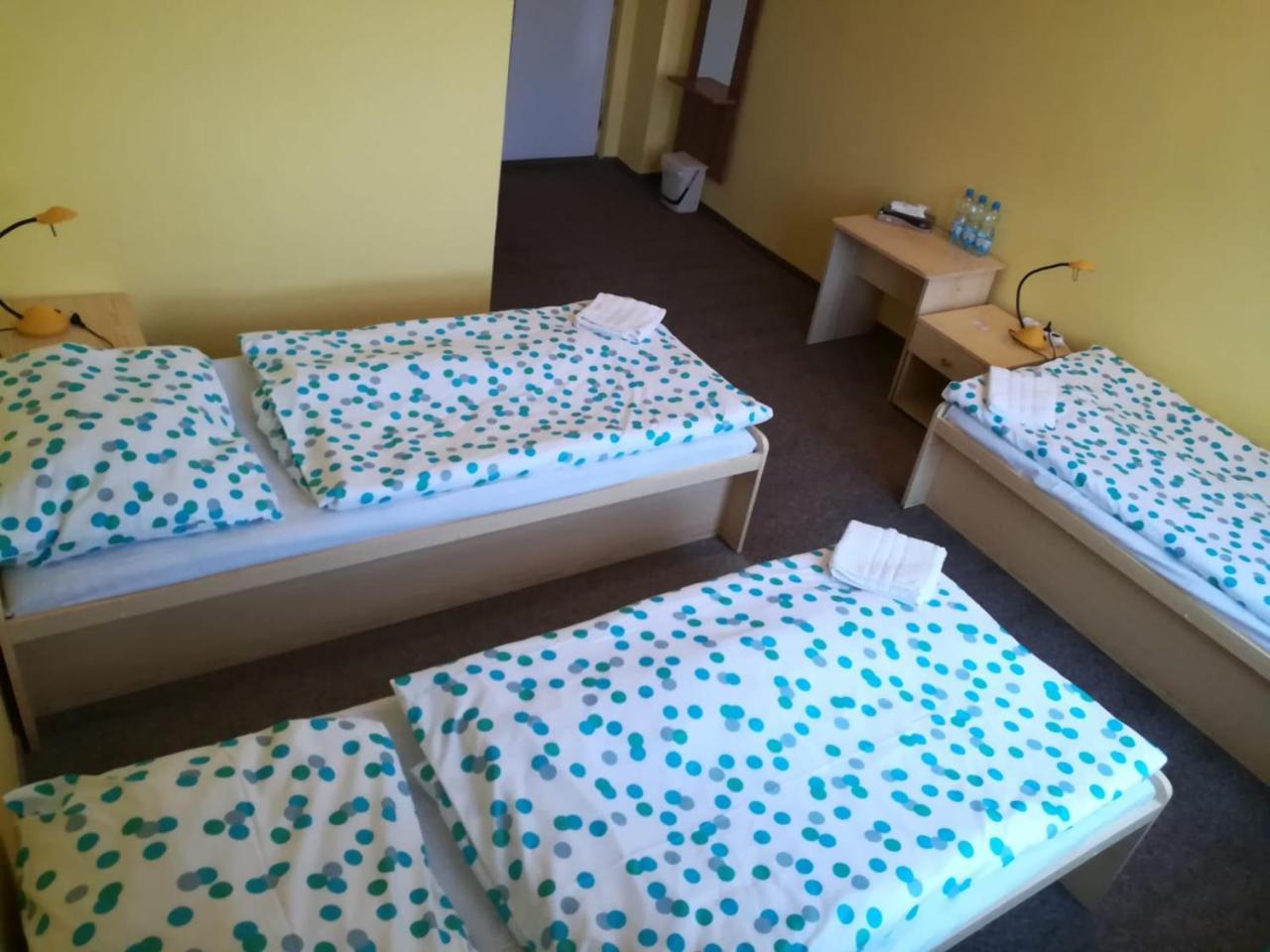 Hotel Modra Hvezda Sadská Dış mekan fotoğraf